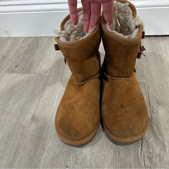 Koolaburra By Ugg Victoria Short Girl Youth Chestnut Tan Winter Bow Boots Size 4 - Picture 4 of 9